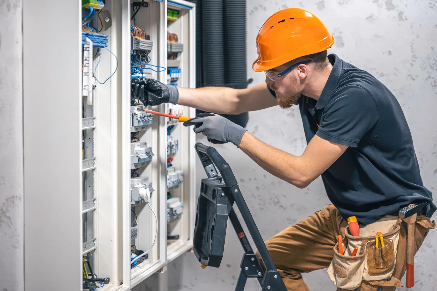 Electrician-focused website showcasing electrical panel work